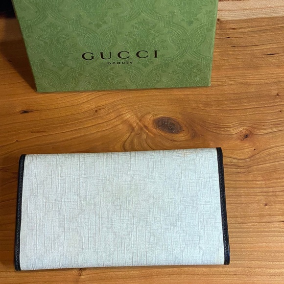Gucci GG Plus Continental Wallet - Picture 2 of 9